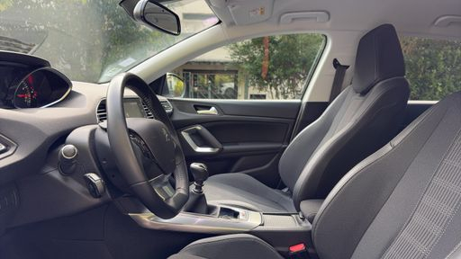 Peugeot 308 1.2 PureTech 130 - Allure – 2020 – 6964 km – Essence – Boîte Manuelle — photo 14