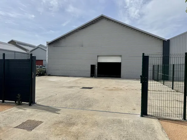 VENTE ENTREPÔT 631m2 à RIOM 63200. 625400€