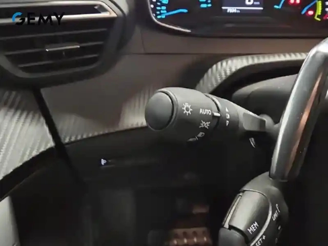 Peugeot 2008 hybrid 145 e-dcs6 — photo 16