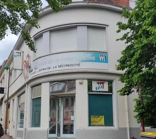 Locaux commerciaux / bureaux 90m² à louer en centre ville