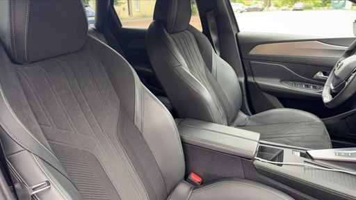 Peugeot 308 SW 1.2 PureTech 130 EAT8 - GT – 2023 – 52676 km – Essence – Boîte Automatique — photo 15