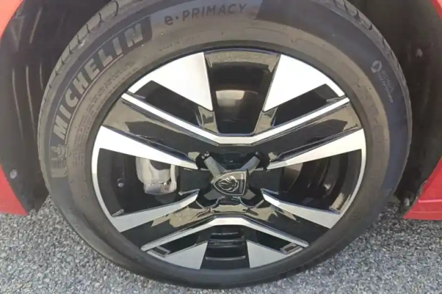 Peugeot 208 puretech 100 s&amp;s bvm6 — photo 12