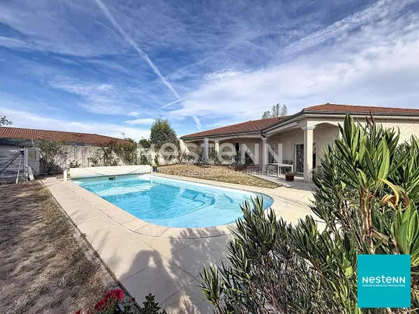 A FEURS, quartier résidentiel, villa de plain-pied de 175 m2 habitables, 4 chambres sur terrain 1200