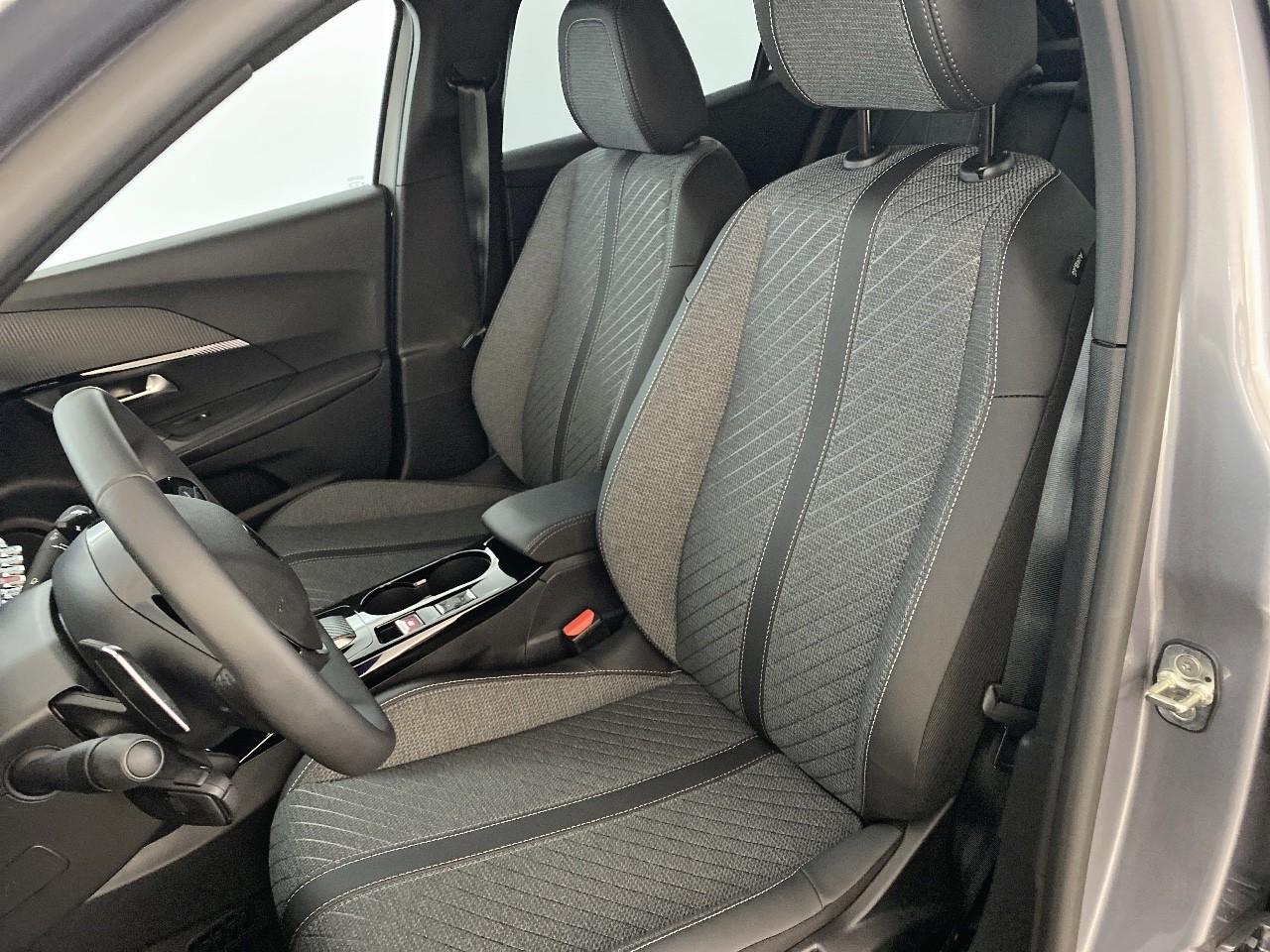 Peugeot 2008 hybrid 145 ch e-dcs6 allure — photo 9