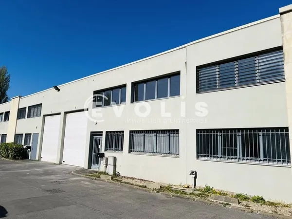 Local d'activité 967 m²