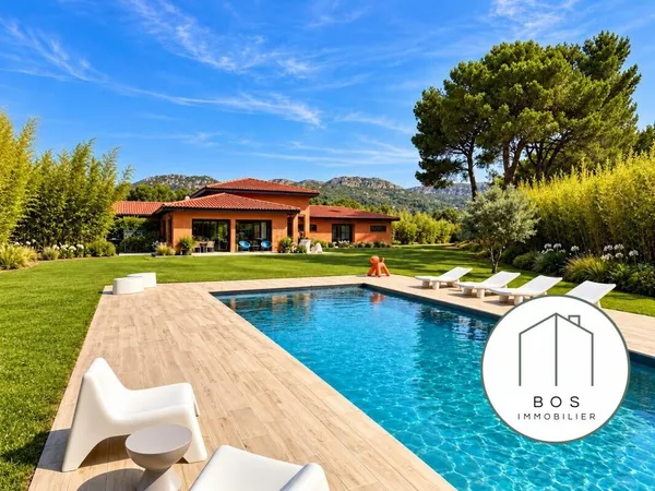 Vends villa - 257 m² - 7 pièces, 4 chambres - Pélissanne 13330