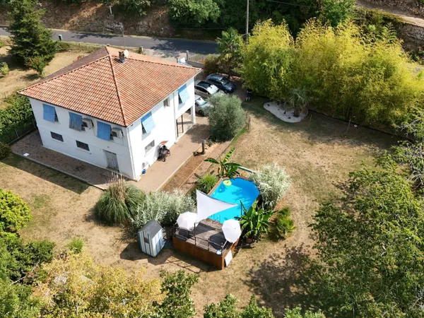 Charmante maison de campagne avec jardin et piscine à 5 mins à pied du bourg de Mouleydier