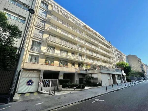 Parking 16 m²