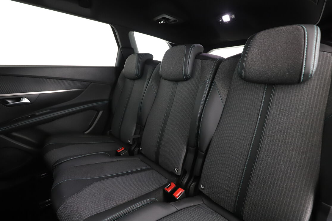 Peugeot 5008 1.2 Hybrid Allure Pack e-DCS6 — photo 13