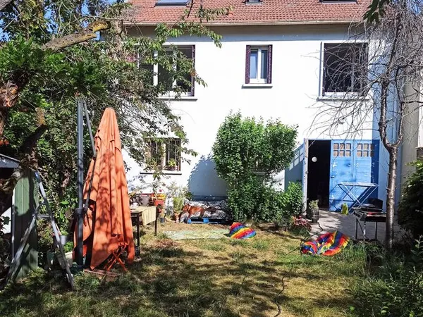 Maison de ville avec jardin de 400 m² à Nanterre, proche RER A