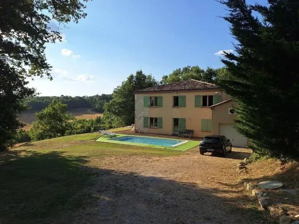 Maison 10 pièces 270 m²