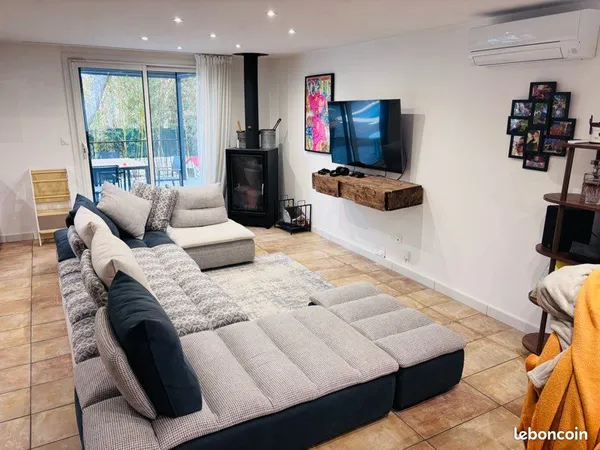 CALAS, Cabriès, quartier très recherché : villa entièrement rénovée, clés en main, au calme absolu e