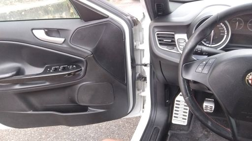 Alfa Romeo Giulietta 2.0 JTDm 140 - Distinctive – 2012 – 121144 km – Diesel – Boîte Manuelle — photo 5