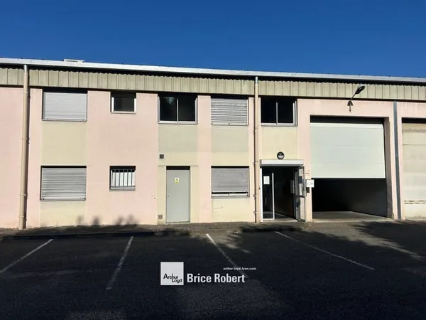 Local d'activité 501 m²