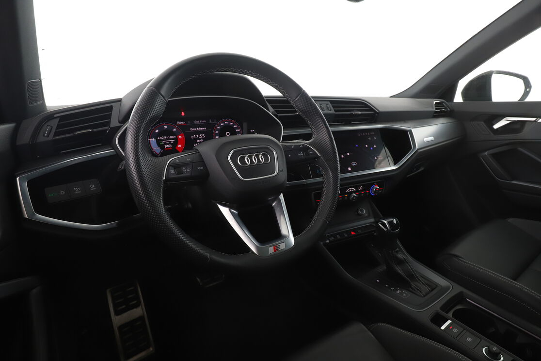 Audi Q3 35 TDI S Line S Tronic 7 — photo 11