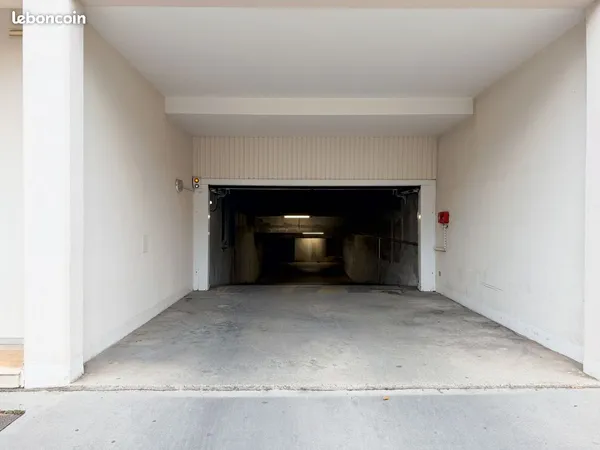 Box fermé dans parking privé