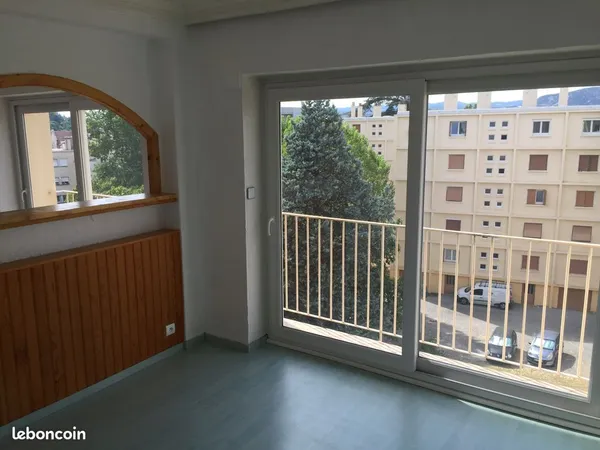 Appartement T4 sur CHATEAUVERT de 67 m2 avec CAVE