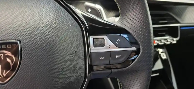 Peugeot 208 hybrid 136 e-dcs6 — photo 114