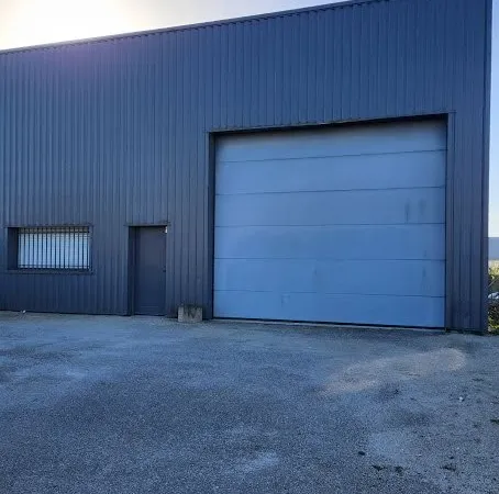 Local 1 pièce 220 m²
