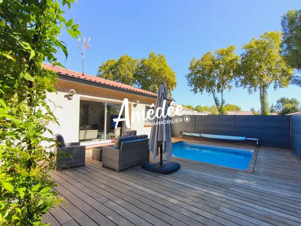 CAMPSAS - Maison de plain-pied récente avec piscine, terrasses,
