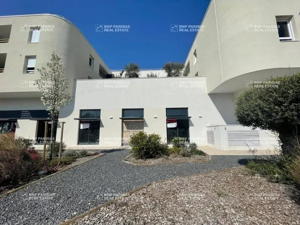 Local commercial 331 m²