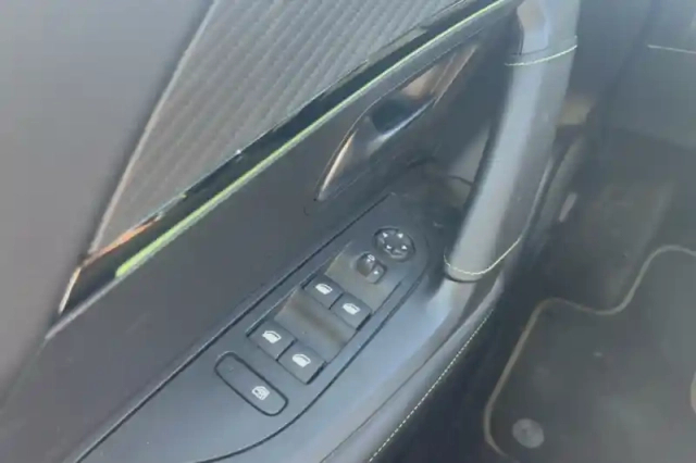 Peugeot 2008 electrique 136 ch — photo 18