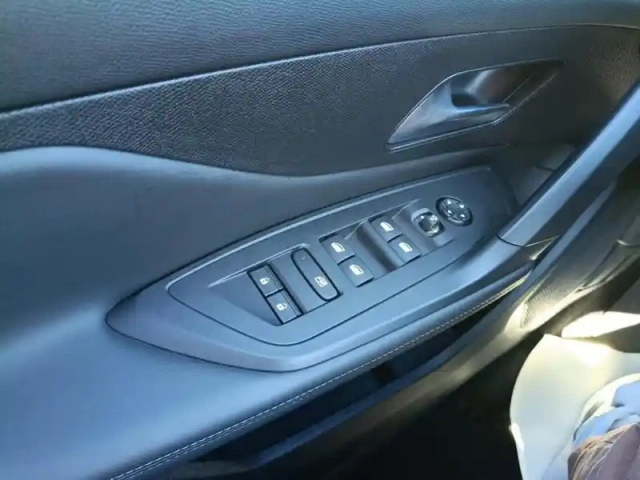 Peugeot 308 sw plug-in hybrid 195 ch e-dcs7 allure — photo 20