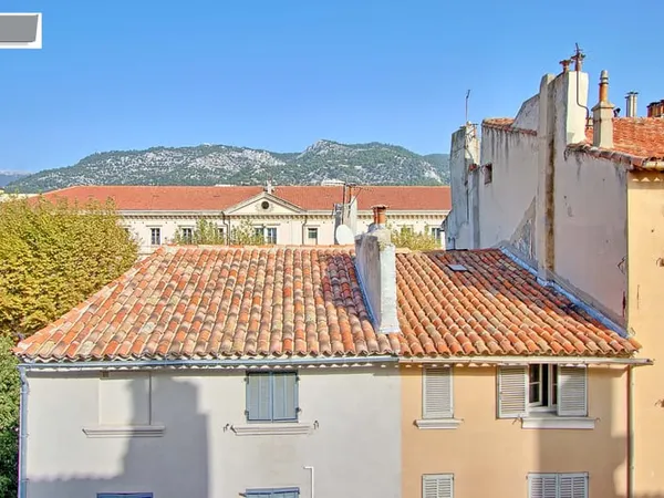 TOULON, Centre-Ville, studio de 15.5m2 en parfait état et id