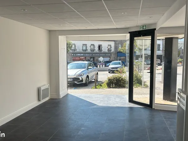 Local commercial avec vitrines - 35 m² - Plein centre de Lesneven