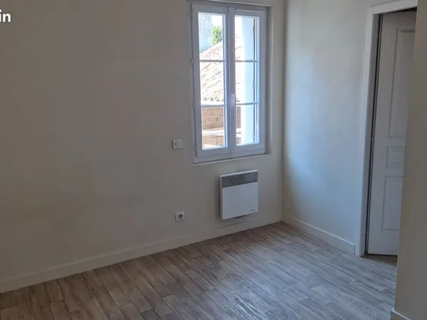 Appartement T2 traversant de 35 m2, 1er étage, Résidence sécurisée