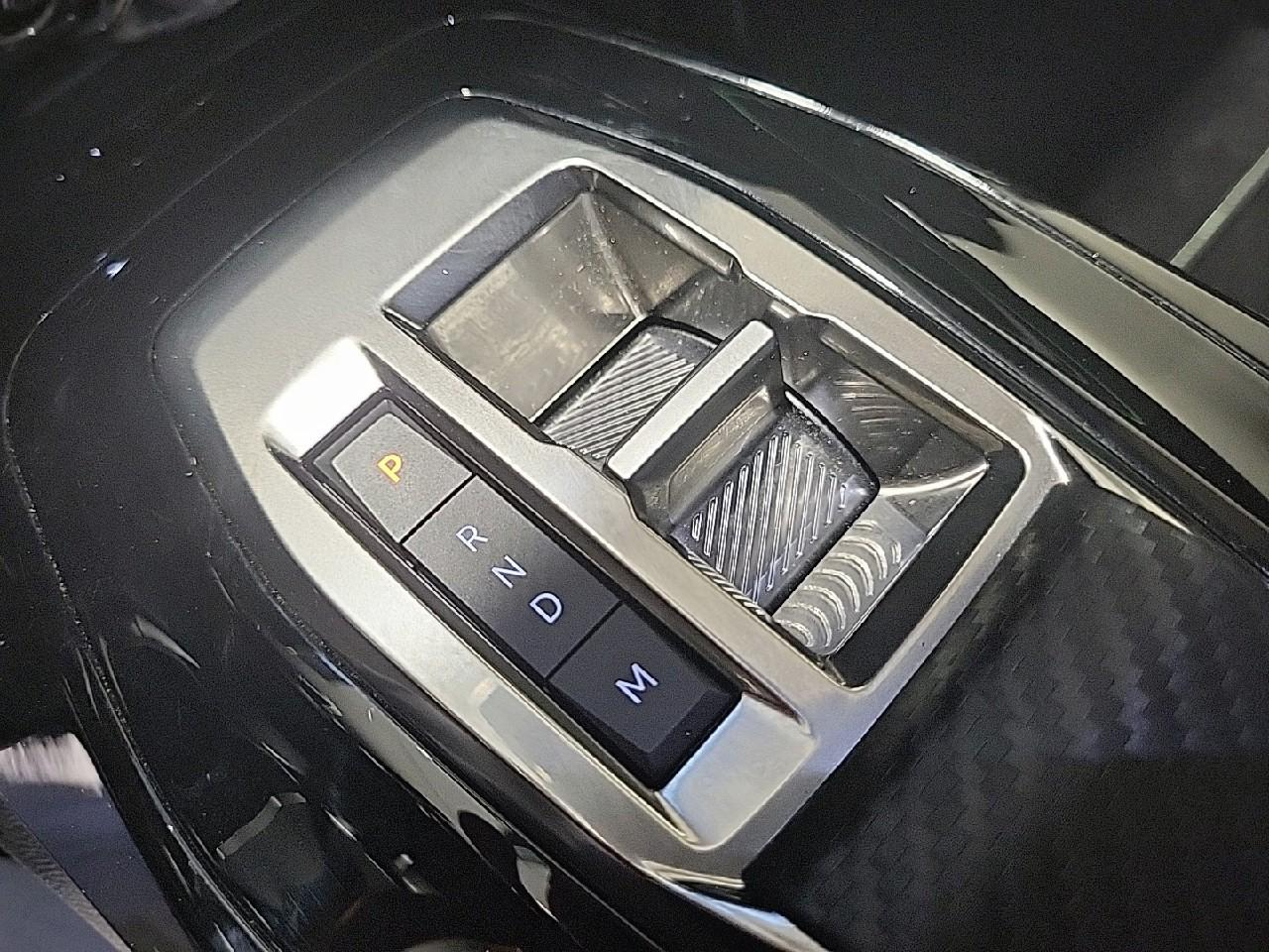 Peugeot 2008 puretech 130 s&s eat8 gt — photo 17