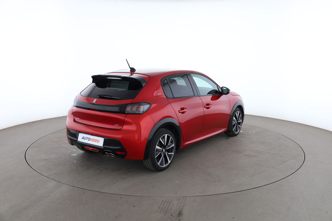 Peugeot 208 1.2 PureTech GT EAT8 — photo 5