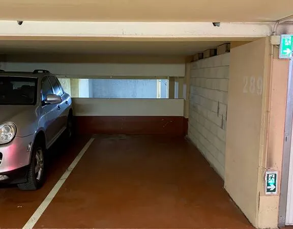 Garage/Parking