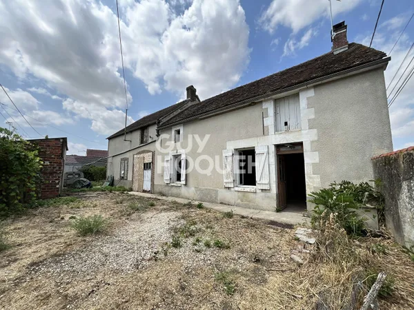 CHARBUY, Maison ancienne à rénover avec terrain d'environ 1000 m²