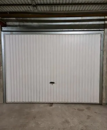 Garage fermé sous sol résidence