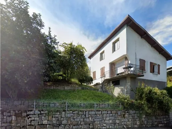 Maison familiale rénovée de 240 m² avec terrain constructible - Valserhône - 599 000