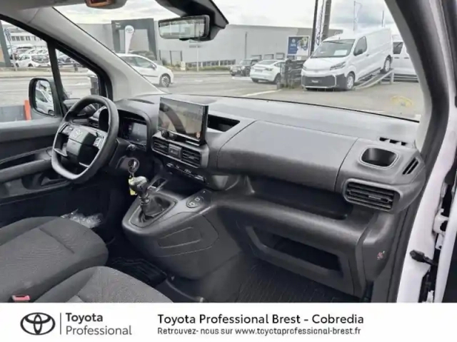 Toyota Proace city medium 100 d-4d start mc24 — photo 8