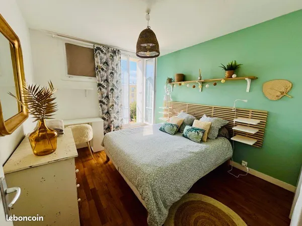 Rue Paul Masson/Saint Martin - 1 chambre se libère avec 2 autres colocs filles fin décembre