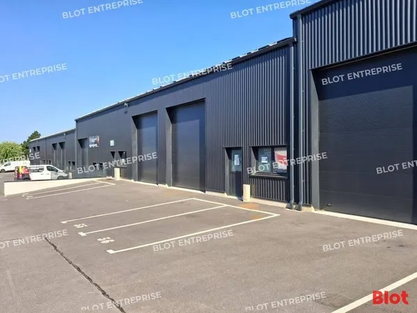 Entrepôt 245 m²