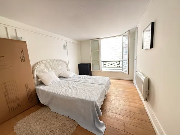 À louer, T2 meublé de 31,37 m² au coeur des Batignolles (Paris 17e), 2e étage sur cour arborée