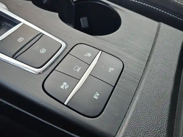 Ford Kuga 2.5 duratec 225 phev powershift — photo 13