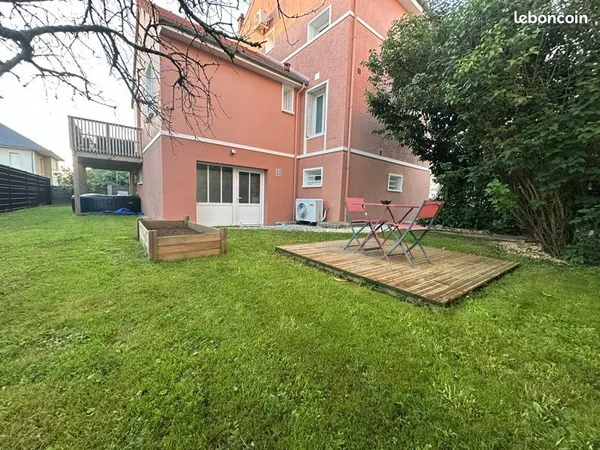 Studio neuf et meublé avec extérieur terrasse