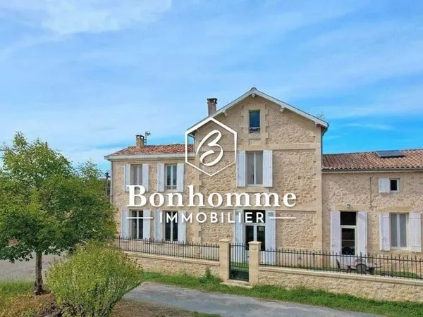 Maison 8 pièces 215 m²