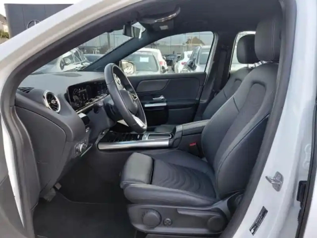 Mercedes Gla 180 progressive line — photo 43
