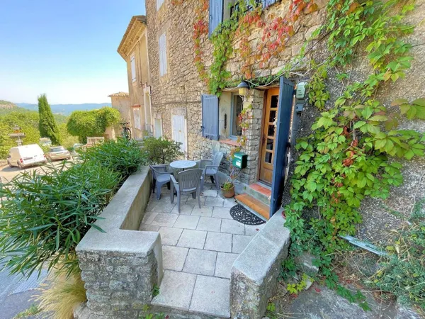 Charmante maison de village à Saint-Martin-de-Castillon