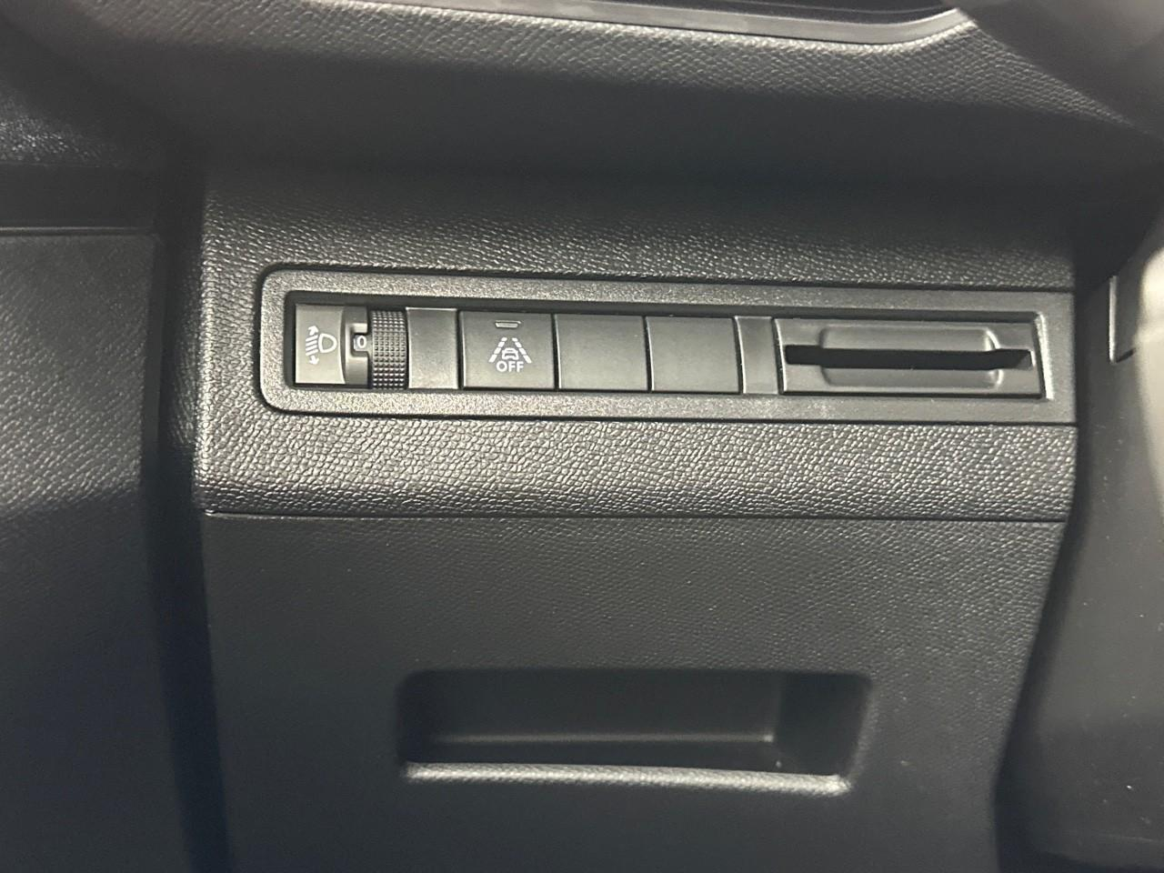 Peugeot 3008 puretech 130ch s&s eat8 allure pack — photo 16