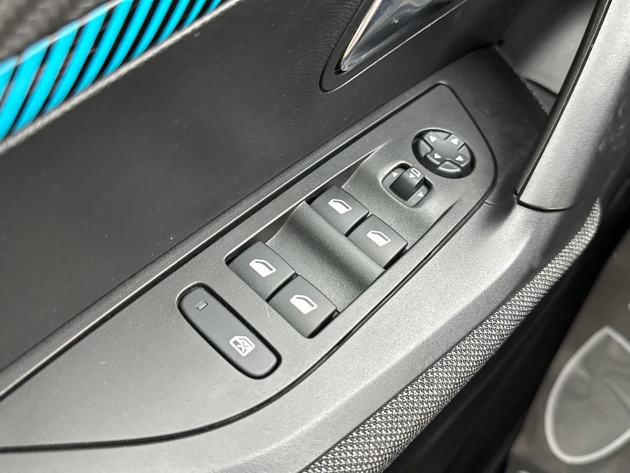 Peugeot 2008 puretech 130 s&s bvm6 style — photo 15