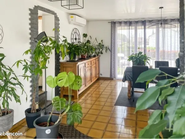 Maison individuelle lumineuse de 140 m² - 6 pièces - Cosne-d'Allier