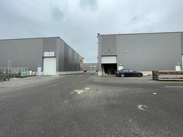 Local d'activité 472 m²