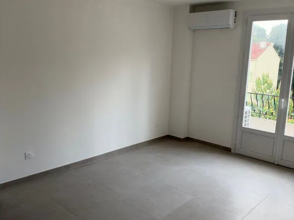 🏡 T3 63 m² entièrement rénové - 2 chambres - Dernier étage - Parking & cave